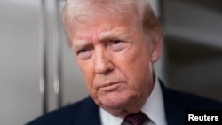 «У нього немає карт. У нього не було карт із першого дня... Якби у нього не було Дональда Трампа, це було б повною катастрофою, і він це знає, і європейські лідери це знають, і всі це знають»