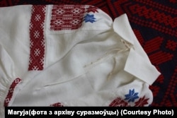Рэканструкцыя жаночай сарочкі зь Вяліскага павету