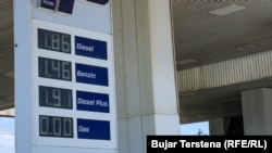 Pikë e shitjes së karburanteve në një pikë në Prishtinë, më 10 prill.