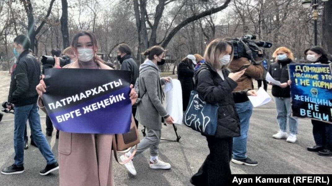 Порно мультфильм Жоғалған әлем Түкті письки бар әйелдер төрт аяғында тұрады