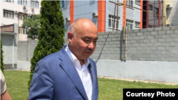 Нурланбек Тургунбек уулу Бишкектин Биринчи май райондук сотунда. 28-май, 2026-жыл. 