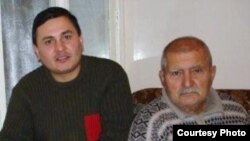 P.P.S. Bu ağsaqqalı hekayə qəhrəmanı ilə səhv salmayın. Kişi mənim atamdır və sağ-salamat özüykün yaşayır, mənə də dayaq durur...