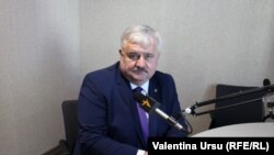Ministrul Educației Igor Șarov în studioul Europei Libere de la Chișinău