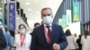 Губернатор Кубани начал носить "антивирусный" бейдж