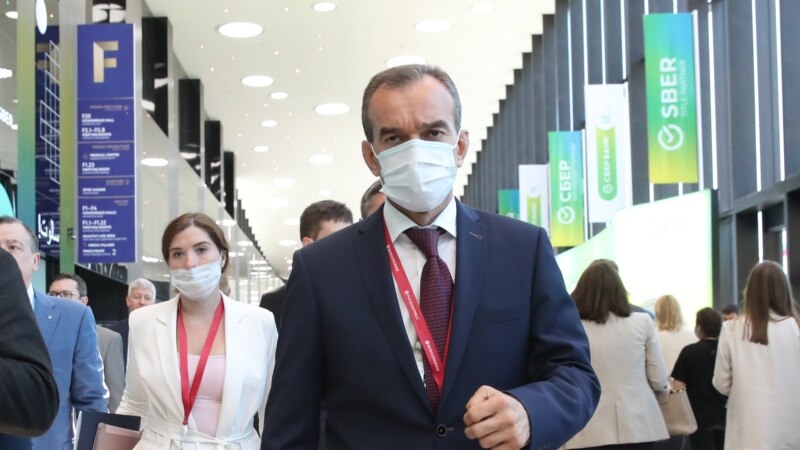 Губернатор Кубани начал носить "антивирусный" бейдж
