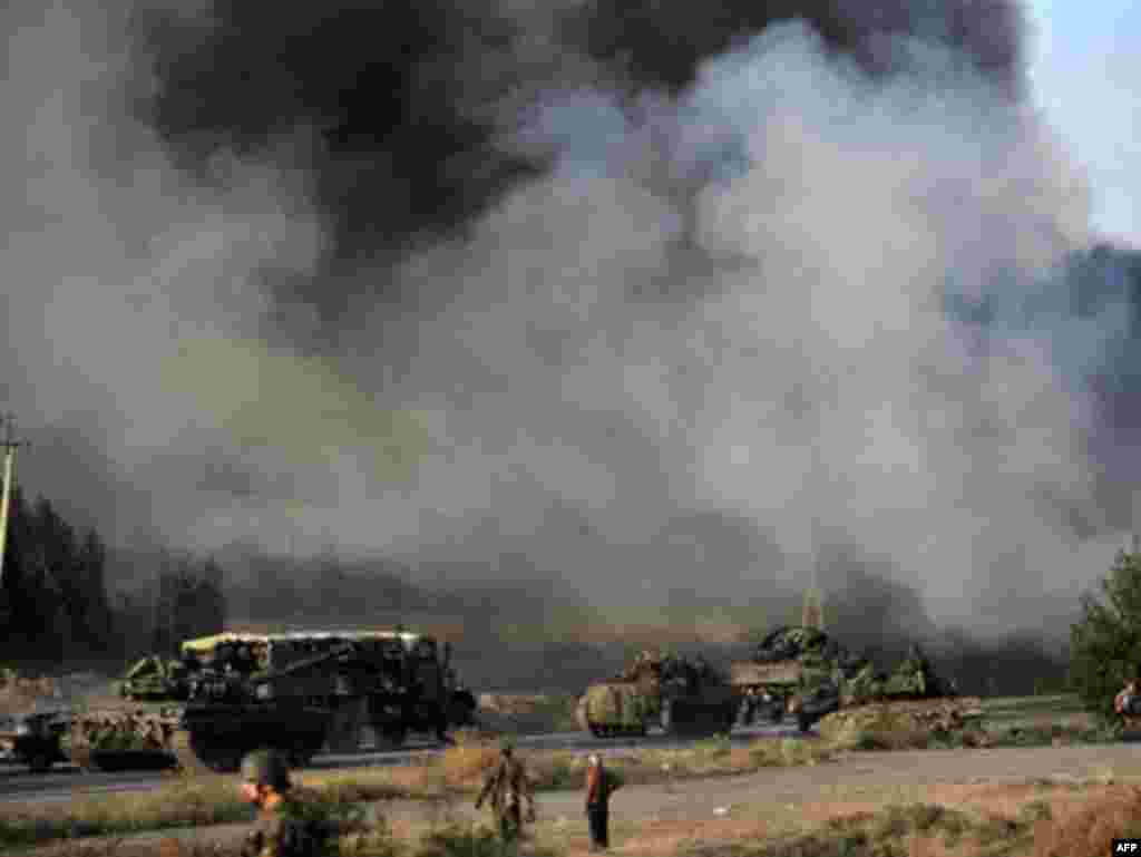 Ruski napad na kolonu gruzijskih trupa u blizini Gorija. - Ruski napad na kolonu gruzijskih trupa u blizini Gorija.