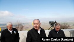 Izraelski premijer Benjamin Netanyahu sa američkim senatorom Lindseyem Grahamom i američkim ambasadorom u Izraelu Davidom Friedmanom na Golanskoj visoravni u martu 2019. 