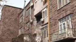 Նոր կառուցվող թաղամասի ստվերում. Խանջյան փողոցի մոտ 100-ամյա շենքը վթարվում է