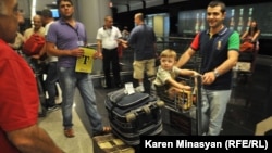 Armenia -- Syrian Armenians arrive in Yerevan, 17Aug2012