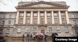 Так 7 лет подряд проходили сходы у здания ВНИИБа