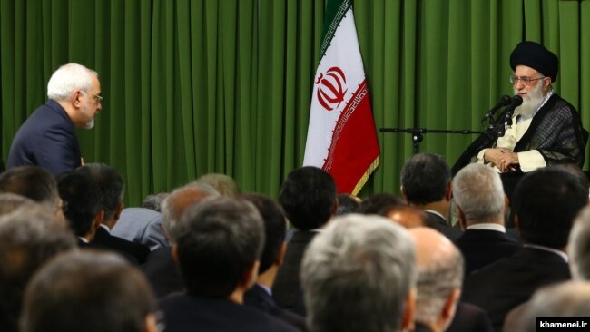 Iranian foreign minister Mohammad Javadi Zarif (L) in a meeting with Supreme Leader Ali Khamenei on August 13, 2014.