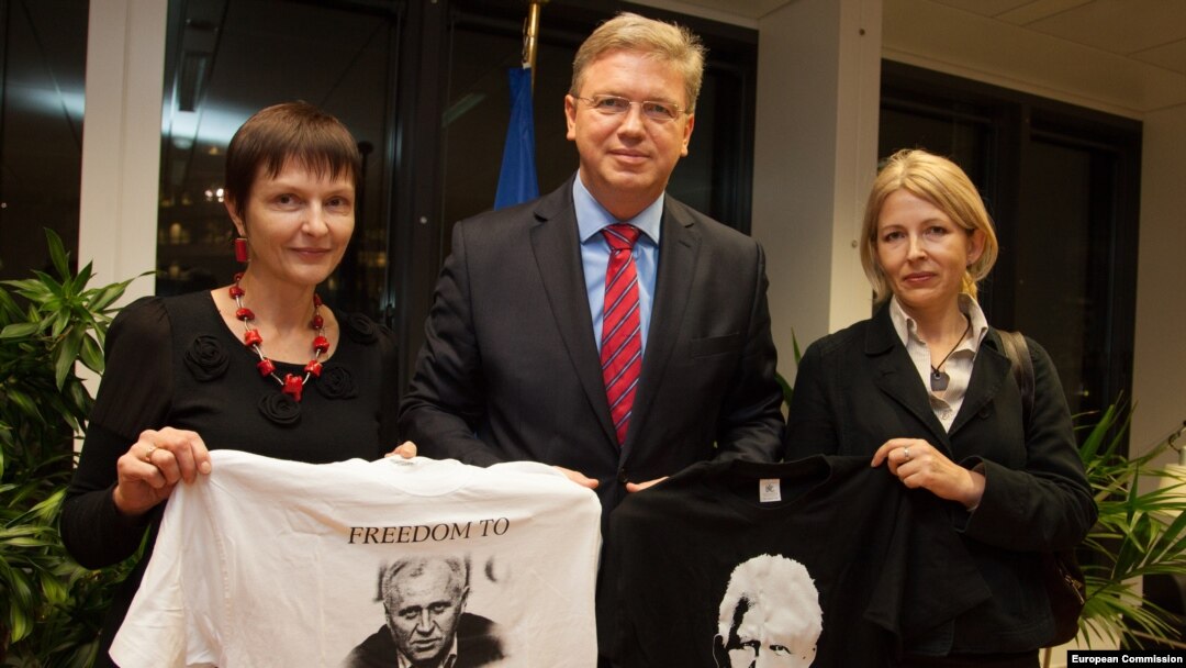 EU Enlargement Commissioner Stefan Fuele meets with Maryna Adamovich (left), the wife of Mikalay Statkevich, and Natallya Pinchuk, the wife of Ales Byalyatski, in Brussels on November 7.