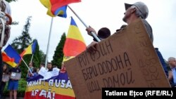 Protest la Aeroportul Chișinău, împotriva vizitei lui Dmitri Rogozin, 28 iulie 2017