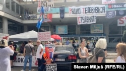 Protesti ispred zgrade RTS u Beogradu, 22. 4. 2025.