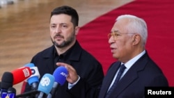 Ukrainian President Volodymyr Zelenskiy (left) and European Council President Antonio Costa attend the European Union leaders' summit in Brussels on October 23.