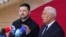 Presidenti ukrainas, Volodymyr Zelensky (majtas), dhe presidenti i Këshillit Evropian, Antonio Costa, marrin pjesë në samitin e liderëve të Bashkimit Evropian, në Bruksel, 23 tetor.