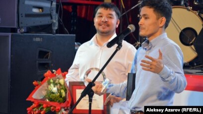 Олар менің әйелімді кинотеатрда сипалап жүр