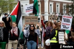 Proteste în solidaritate cu Palestina în fața Curții Internaționale de Justiție, la Haga, 8 aprilie.