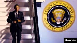 Барак Абама ў аэрапорце Брусэлю