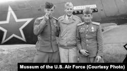 American and Soviet pilots pose in front of a Bell P-39 Airacobra, supplied to the Soviet Union under the Lend-Lease program.