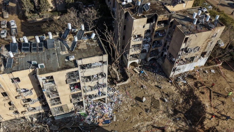 Lebanon's PM Says IRGC Commanding Hezbollah Fighters