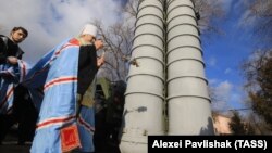 Sistem antirachetă sol-aer S-400 Triumf sfințit în Crimeea. 14 ianuarie 2017 