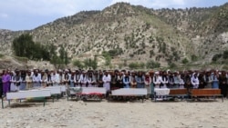 د خوست سپیره ولسوالۍ کې د پاکستان په بریدونو کې د وژل شویو کسانو د جنازې مراسم