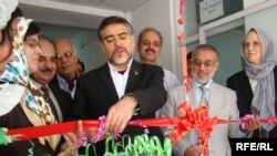 داکتر سید محمد امین فاطمی در جریان افتتاح بخش ویرس شناسی در لابراتوار مرکزی کابل