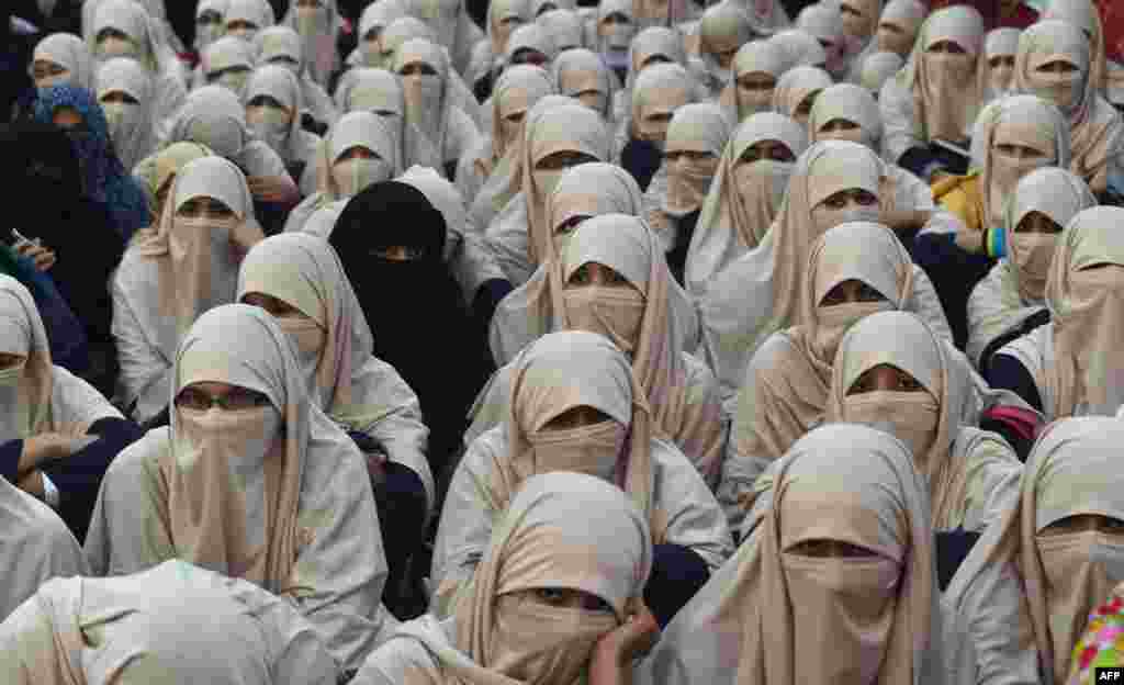 Supporters of the Jamaat-e-Islami (JI) Pakistan gather during the JI party convention in Lahore on November 21. (AFP/Arif Ali)