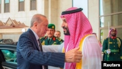 Turkish President Recep Tayyip Erdogan is received by Saudi Crown Prince Mohammed bin Salman in Mecca on August 7.
