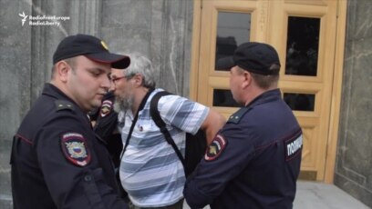 Low-Key Protests At Russia's Antiterror Law