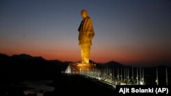 ۹ آبان؛ مراسم رونمایی از تندیس