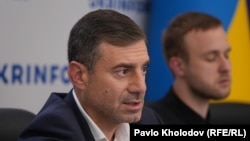 
«Я зараз усе ще в дорозі до Олешок. Наша гуманітарна місія триває», – написав омбудсмен 