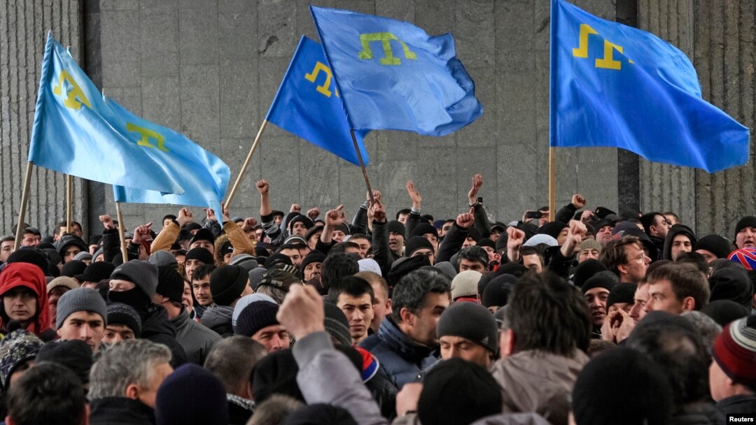 Кырымтатарлар Акмәчеттә референдумга каршы протест чарасында. 26 февраль 2014