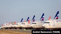 Самолеты в аэропорту Красноярск во время пандемии коронавируса COVID-19 (архивное фото)