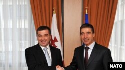 საქართველოს პარლამენტის თავმჯდომარე დავით ბაქრაძე და ალიანსის გენერალური მდივანი ანდერს ფოგ რასმუსენი