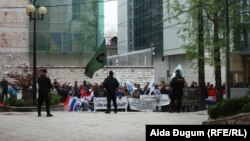 Protest demobilisanih boraca pred Parlamentom FBiH, Sarajevo.