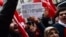 Protestatai turci în fața Consulatului olandez de la Istanbul, 12 martie 2017