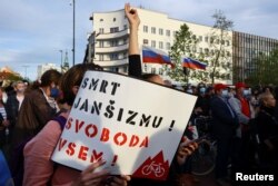 Ljudi učestvuju u demonstracijama protiv vlade slovenačkog premijera Janeza Janše, u Ljubljani, Slovenija, 28. maja 2021.