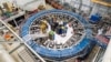 Резултатите идват от експеримента Muon g-2. В средата е 15-метров суперпроводим магнитен пръстен. Оборудването работи на минус 267 градуса по Целзий. Снимка Лаборатория Ферми