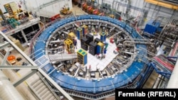 Резултатите идват от експеримента Muon g-2. В средата е 15-метров суперпроводим магнитен пръстен. Оборудването работи на минус 267 градуса по Целзий. Снимка Лаборатория Ферми