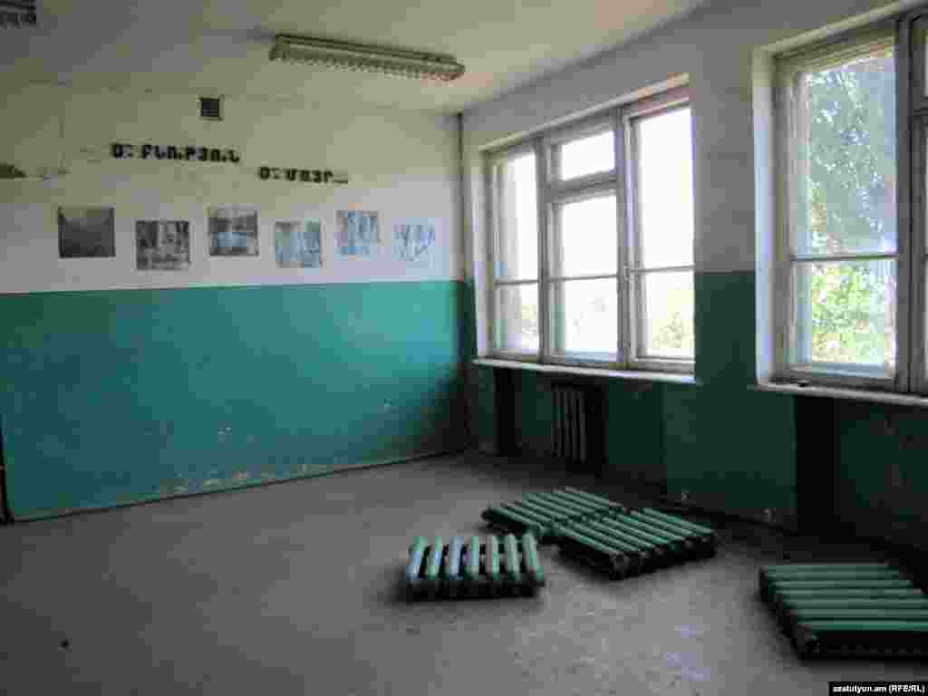 Դսեղի միջնակարգ դպրոցը՝ անմխիթար վիճակում  - Ֆոտոռեպորտաժը` Նանե Սահակյանի