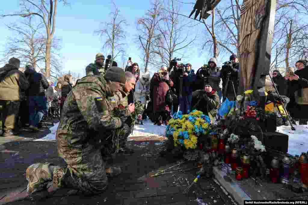 Після панахиди відбулося покладання квітів і запалення лампадок