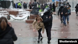 Задержания на одной из акций в Москве в защиту Навального (иллюстративное фото) 