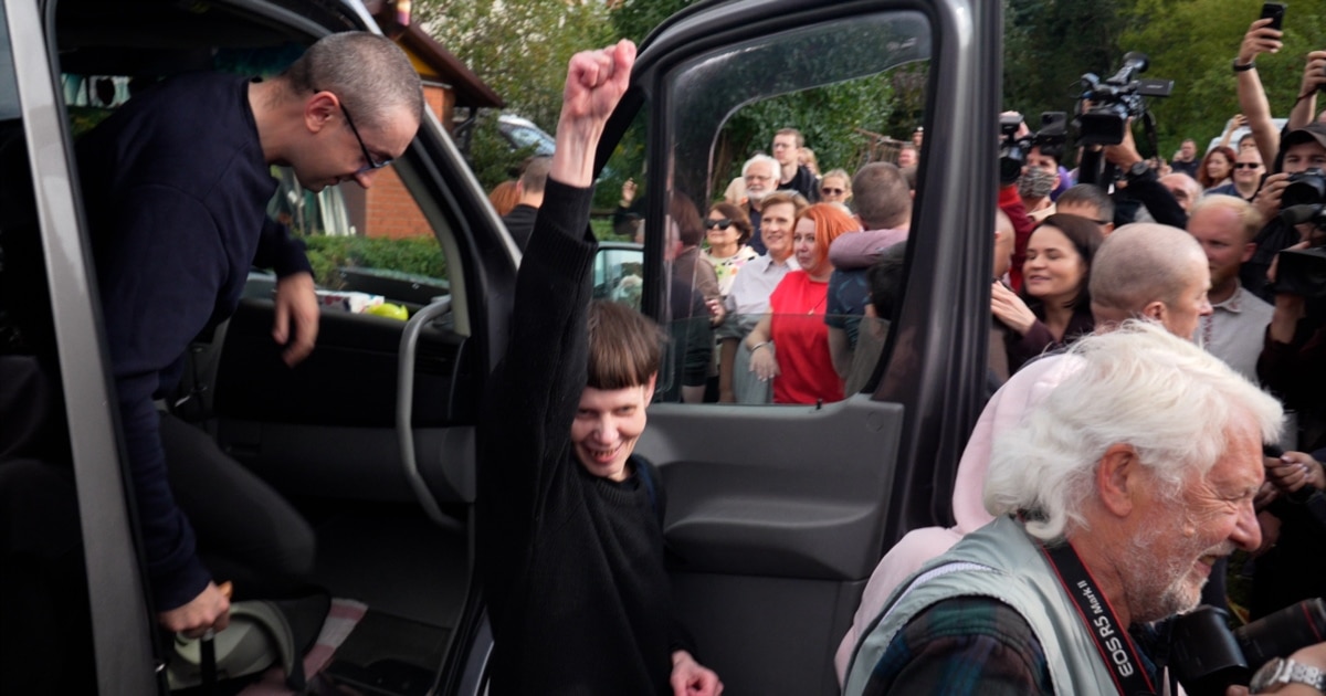 Belarus Frees 25 Political Prisoners As US Says It Will Ease Sanctions
