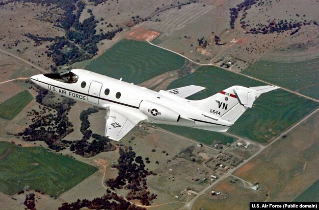 نیروی هوایی ایالات متحده آمریکا از ۱۷۸ فروند هواپیمای هاوکر 400 برای آموزش خلبانان هواپیماهای ترابری و سوخت‌رسان خود استفاده می‌کند