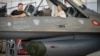 Դանիա - Ուկրաինայի նախագահ Վլադիմիր Զելենսկին և Դանիայի վարչապետ Մետտե Ֆրեդրիկսենը F-16 օդանավում, Վոյենսի Skrydstrup ռազմաբազա, 20-ը օգոստոսի, 2023թ.