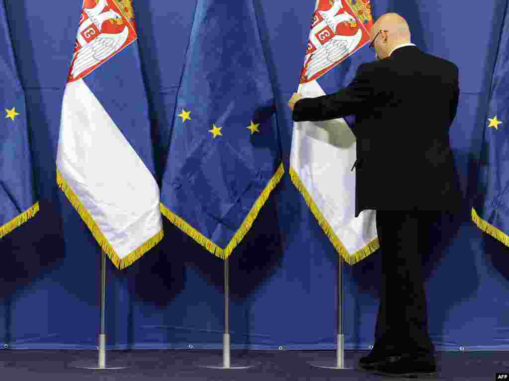 Srbija - Posljednje pripreme za dolazak evropskog komesara za proširenje, Stefan Fulea u Beograd, 24.11.2010. Foto: AFP / Andrej Isaković