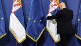 Zastave Srbije i EU u zgradi Vlade Srbije u Beogradu, novembar 2010