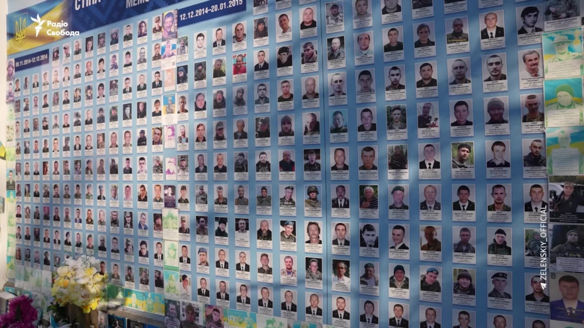 Президент Чехії Петр Павел у Києві разом із президентом Зеленським вшановують пам'ять загиблих за Україну воїнів